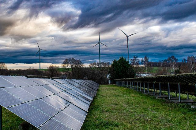 panneau solaire et éolienne