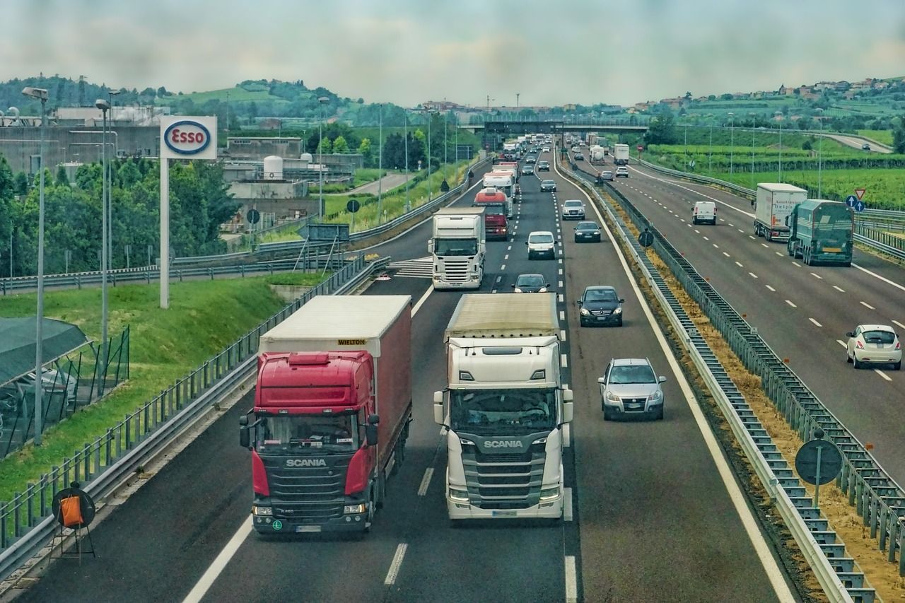 Choisir un Transporteur Routier Indépendant : Les Avantages d’une Relation Privilégiée